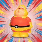 Super berta anti-stress-figur in gelb und rot mit schwarzem gürtel als stressball im heldenstil