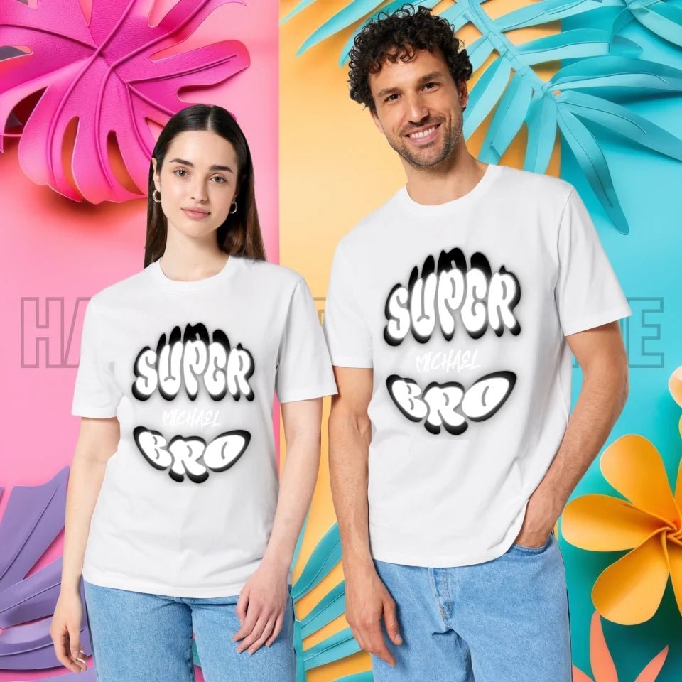 SUPER BRO + Name • personalisierter Text • Unisex Premium T-Shirt XS - 5XL aus Bio - Baumwolle für Damen & Herren • Exklusivdesign • personalisiert von HalloGeschenk.de