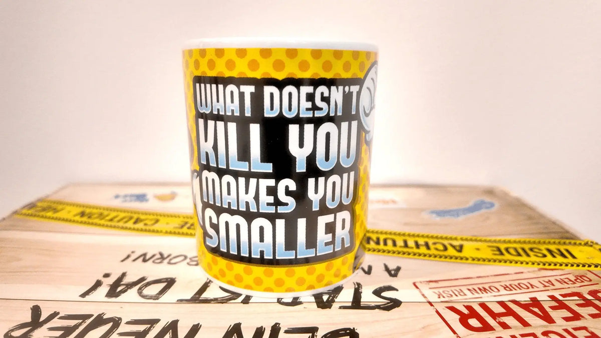 Gelbe keramiktasse mit punkten und schwarzem text was dich nicht umbringt macht dich kleiner super mario ii offizielles lizenzprodukt