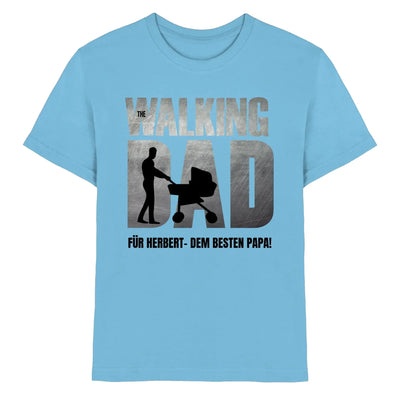 Hellblaues baumwolltshirt mit metallic silber schwarzem walking dad design und kinderwagen silhouette zum vatertag