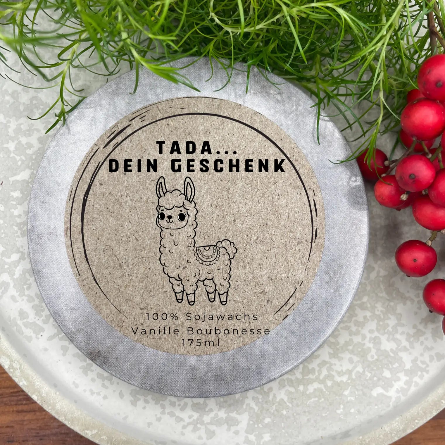 Tada - dein Geschenk - LUSTIGES Lama - personalisierbare PREMIUM Duftkerze mit verschiedenen Dekoren - handgemacht