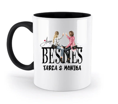 Weiße keramik tasse mit schwarzem griff und innen und motiv zwei frauen in rosa und weiß beim anstoßen spülmaschinenfest