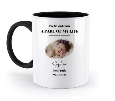 Weiße keramiktasse mit schwarzem griff und innenfarbe personalisierbar mit foto neugeborenes baby sophia und datum spülmaschinenfest