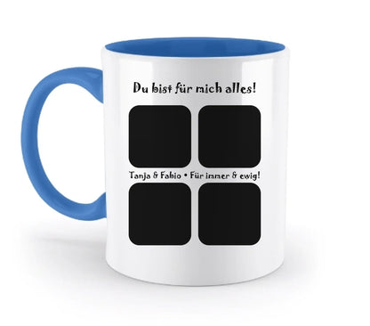Weiße keramiktasse mit blauen griff und innenseite, bedruckt mit deutscher text und quadratischen fotoslotts, spülmaschinenfest