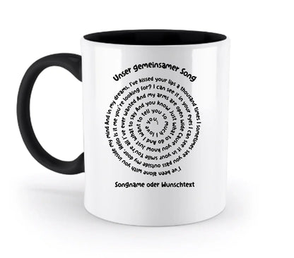 Weiße keramik tasse mit schwarzem griff und innenraum, personalisierbar mit herz motiv und spotify text kreis, spülmaschinenfest