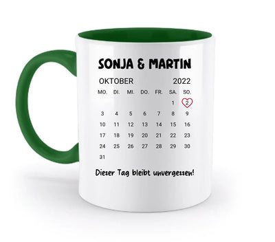 Weiße keramiktasse mit grünem griff und innenfarbe, personalisierbarer oktober 2022 kalender für sonja und martin, spülmaschinenfest
