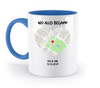Weiße keramiktasse mit blauem inneren und griff, herzförmige straßenkarte, spülmaschinenfest und personalisierbar