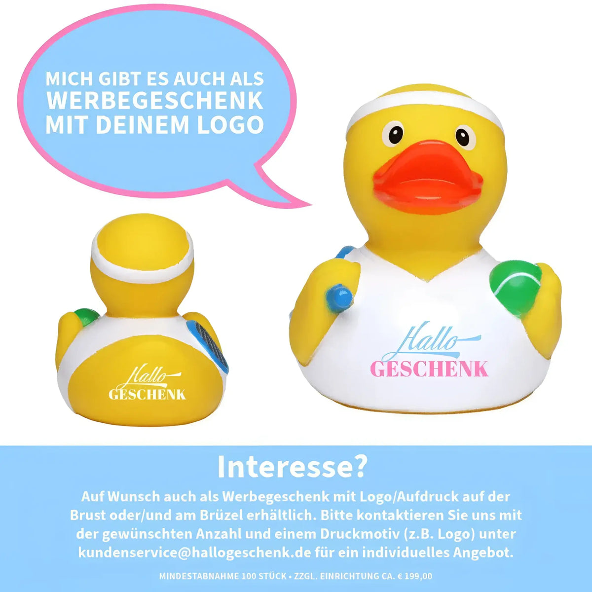 Gelbe tennis spieler quietsche-ente in weißem outfit mit orangenem schnabel hält grüne und blaue tennisbälle