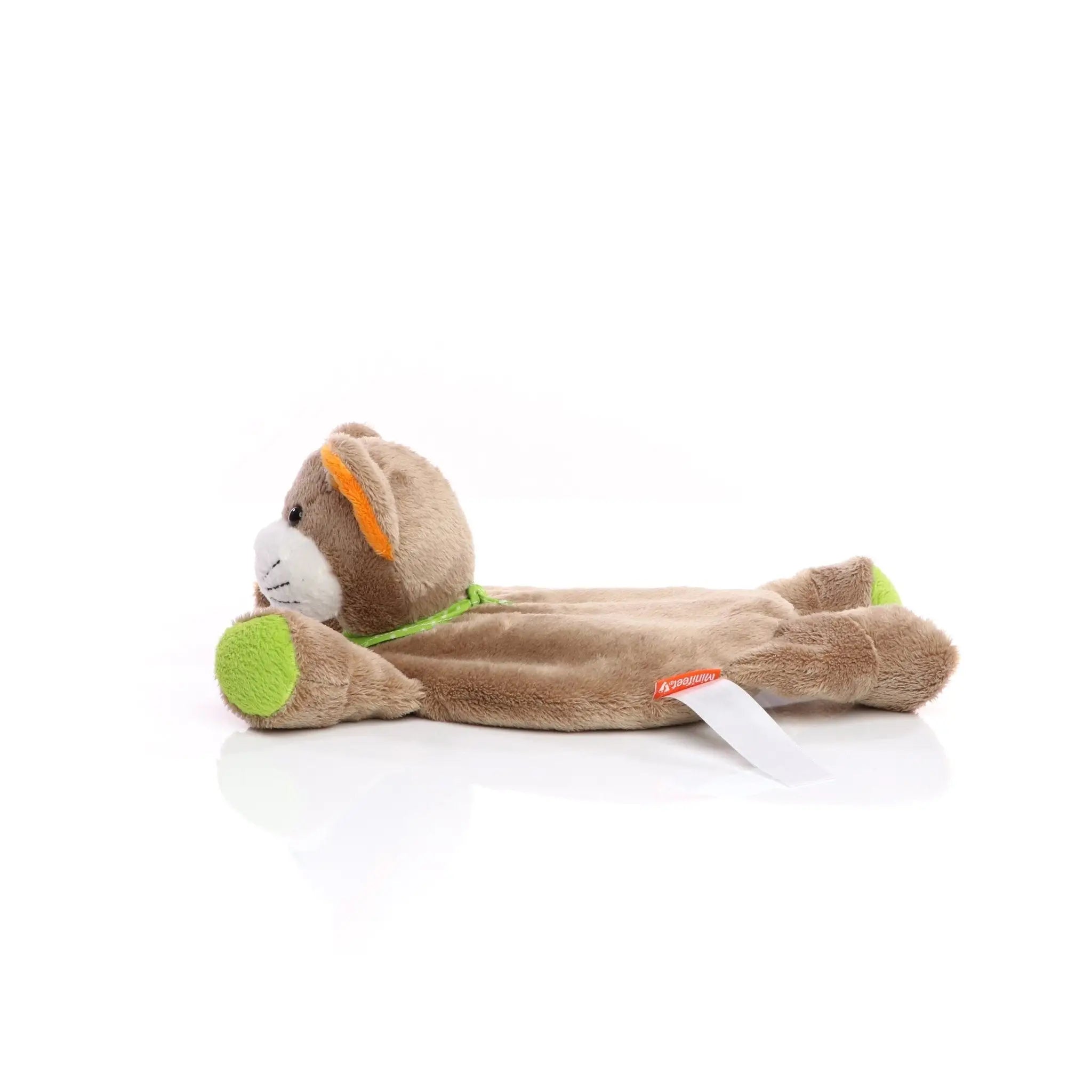 Plüschiges braunes hund-kuscheltier mit kirschkernfüllung und grünen akzenten aus weichem stoff, oeko-tex zertifiziert
