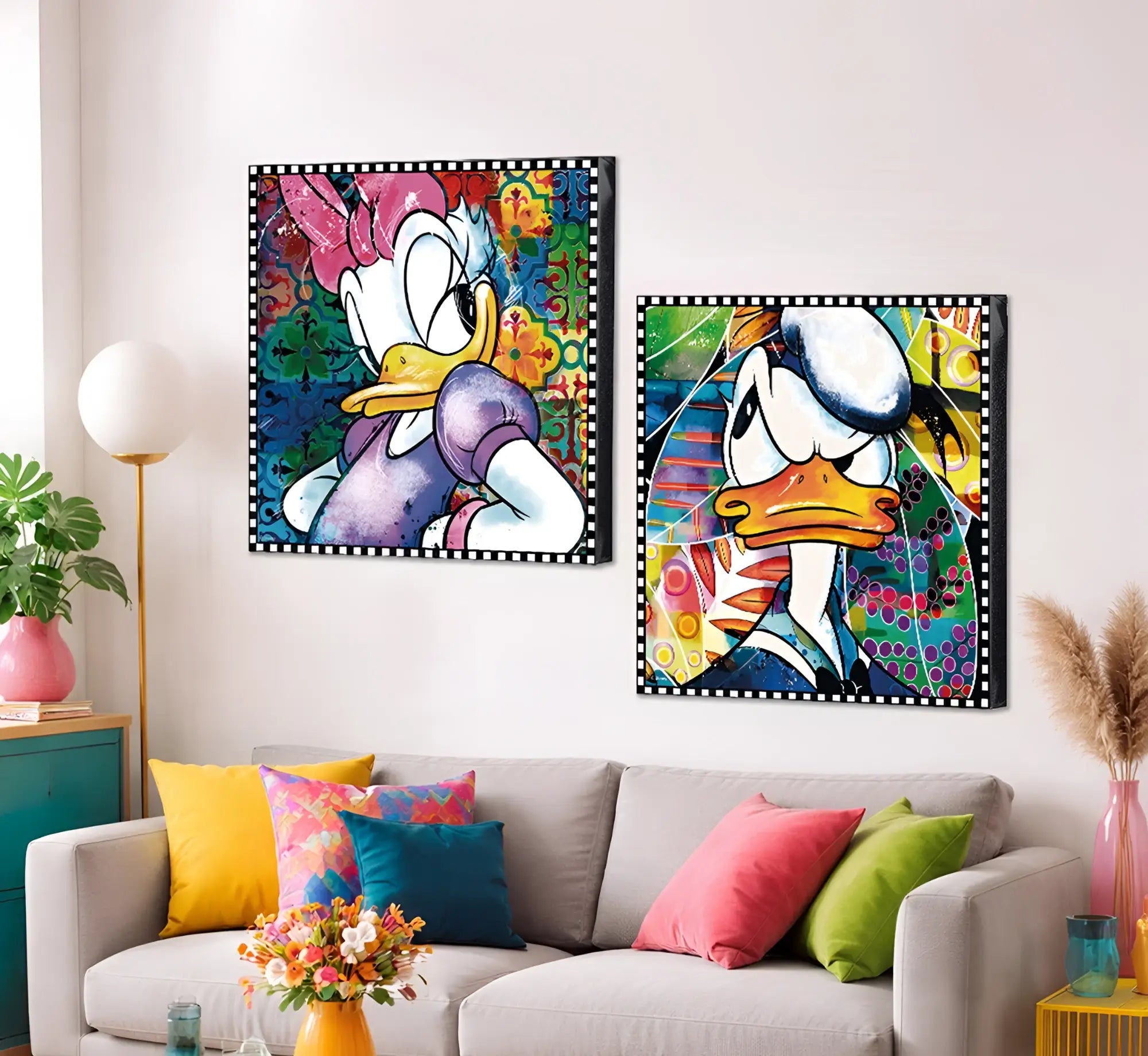 Zwei bunte wandbilder mit cartoonenten auf kunststoff in 70x70 cm von disney und gilde