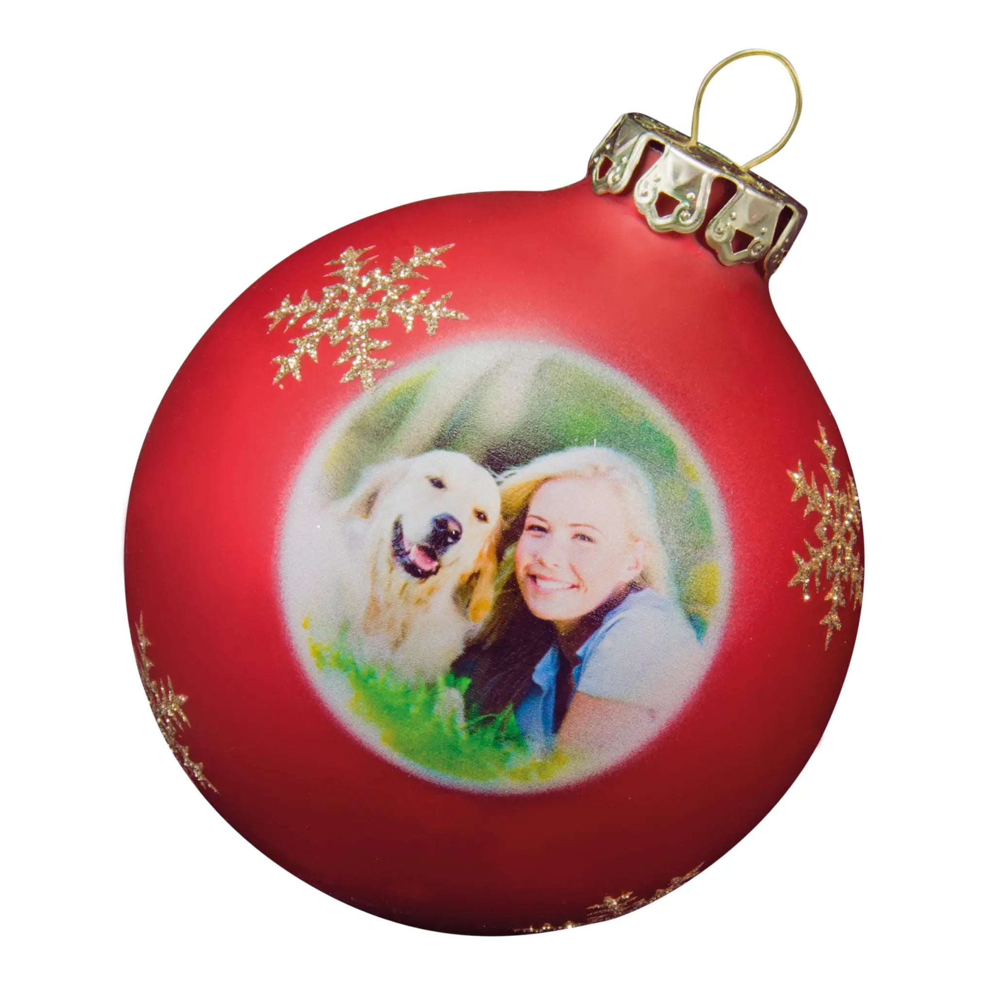 Weihnachtskugel mit foto in rot mit goldener kappe und glitzernden schneeflocken personalisiertes fotogeschenk