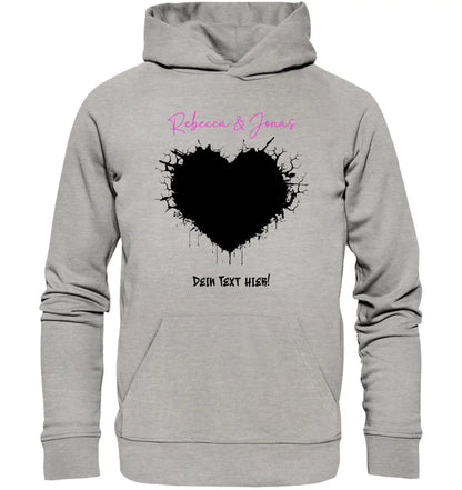 Grauer hoodie mit schwarzem sprenkelherz und pinkem rosa text aus der statement collection wildes herz