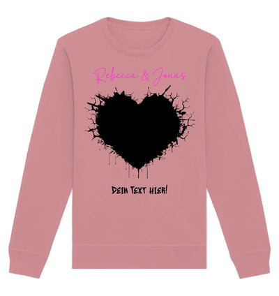 Ein weiches rosa langarm sweatshirt mit schwarzem herz und pinken wunschnamen rebecca und jonas aus der statement collection