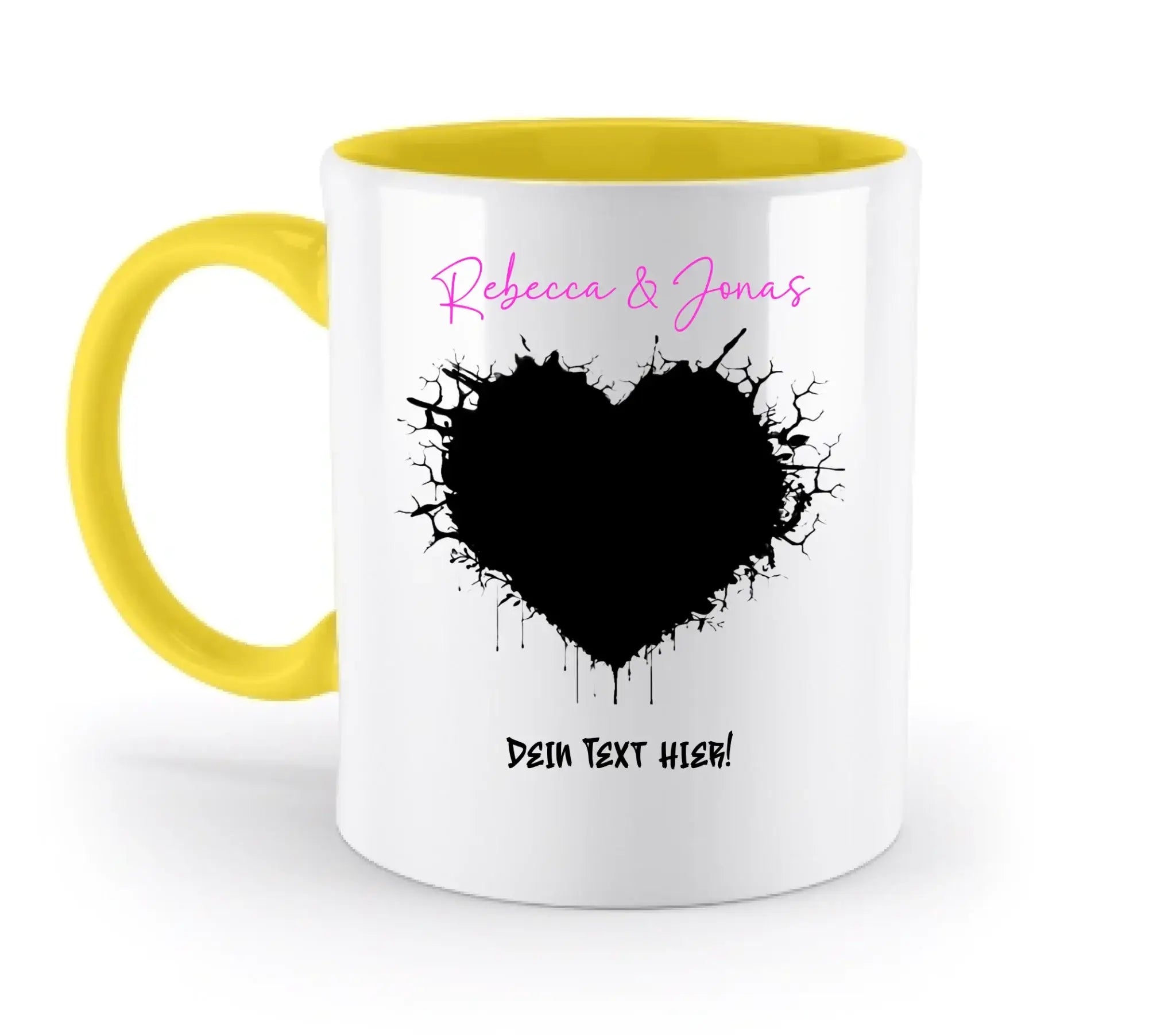 Weiße keramiktasse mit gelbem griff und innen, schwarzem splatter-herz und pinkem rebecca und jonas schriftzug