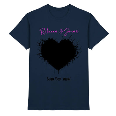 Marine blaues t shirt mit schwarzem gesprenktem herz und pinkem rebecca & jonas schriftzug aus der statement collection