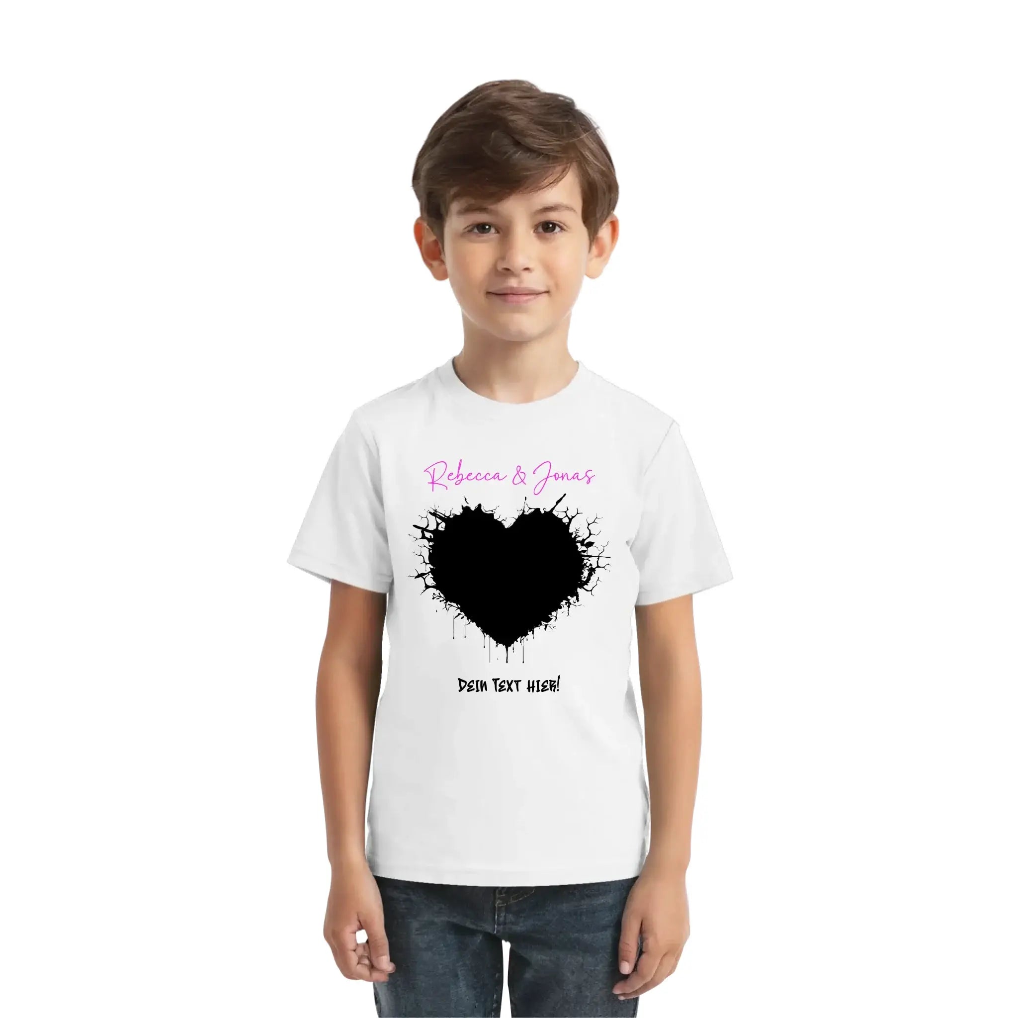 Weißes baumwoll-t-shirt mit schwarzem gespritztem herzmotiv und pinker kursivschrift aus der statement-collection
