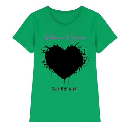 Eine lebendig grüne damen t shirt wildes herz mit großem schwarzem herz und individuellem wunschtext