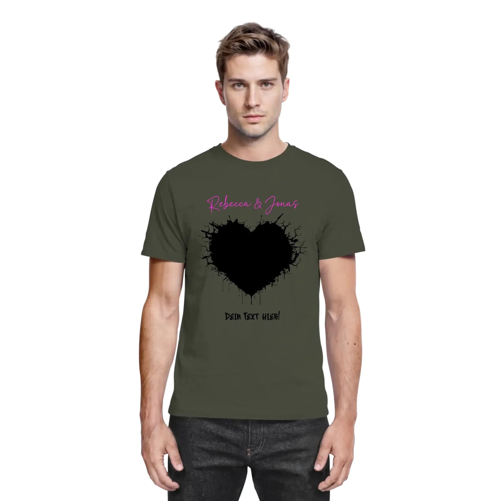 Olivegrünes baumwollshirt mit schwarzem sprenkelherz und pinkem schriftzug aus der wildes herz statement-collection