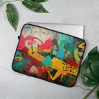 Wunderschöne laptop-tasche mit kunstdruck im graffiti-style urban vibes mit bunten pink, gelb, türkis und rot auf schwarzem stoff