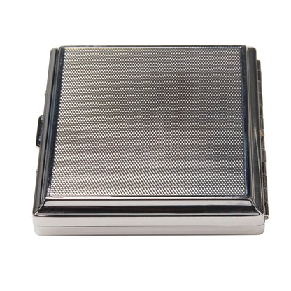 Silbernes metallic zigarettenetui mit texturiertem gittermuster auf dem deckel und polierten kanten personalisierbar