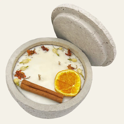 Zwei Docht Betonkerze Betongrau „Grey Orange“ für Herbst und Winter - Stilvolle Aroma Sojawachskerze für Ihr Zuhause.